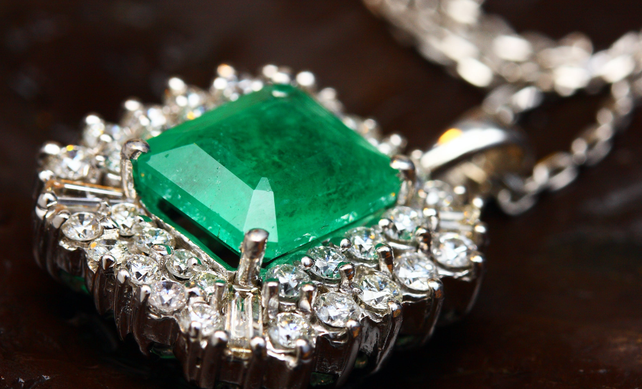 Emerald Pendant Necklace 10CT